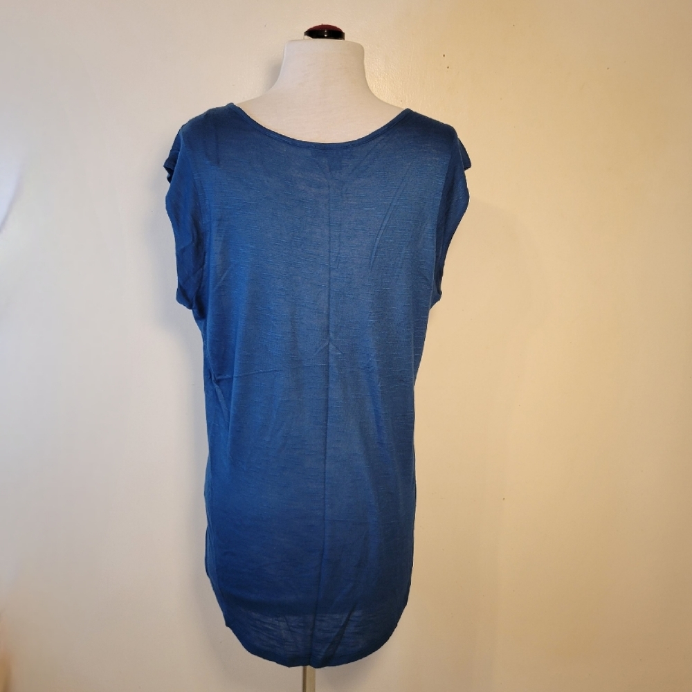 Women's Large Bohemian Floral Embroidery V-neck Sleeveless High-Low Tee Top - Picture 5 of 8